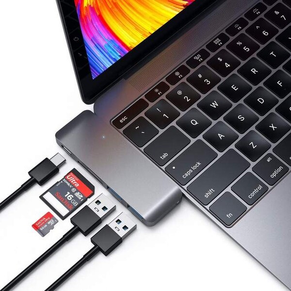 Satechi-Passthrough-USB-hub-MacBook-12-vesmirne-sedy