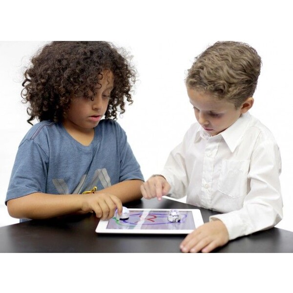 OZOBOT-2-0-BIT-inteligentni-minibot-bily