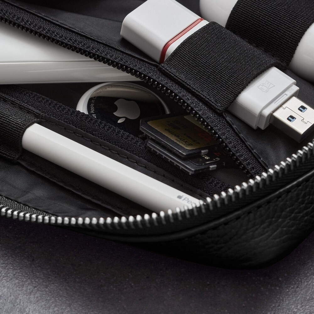 Woolnut-kozeny-Tech-Organizer-cerny