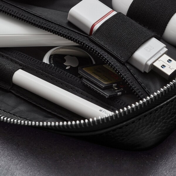 Woolnut-kozeny-Tech-Organizer-cerny