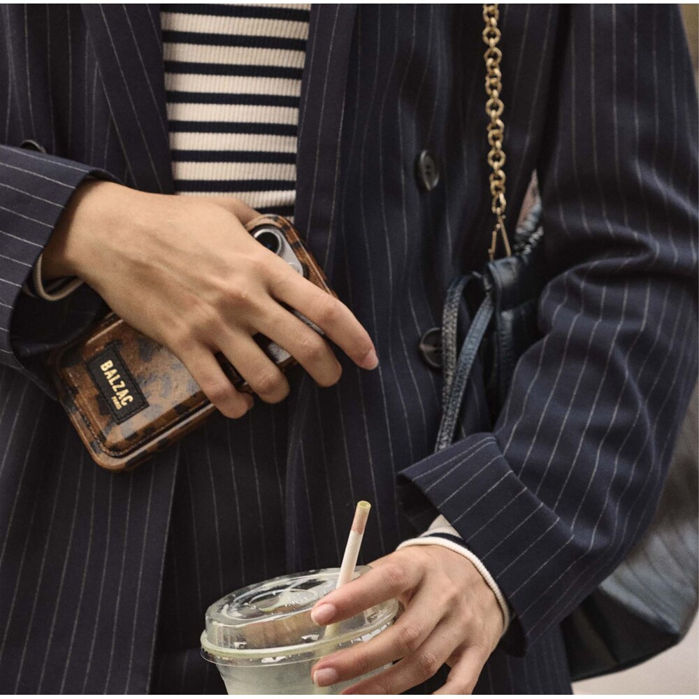 Native-Union-x-Balzac-Cheetah-Cappuccino-MagSafe-kryt-iPhone-15-Pro-Max