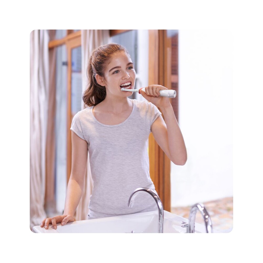 Oral-B-Teen-zubni-kartacek-pro-juniory-bily