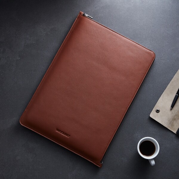 Woolnut-Leather-Folio-kozene-pouzdro-MacBook-Pro-16-hnede