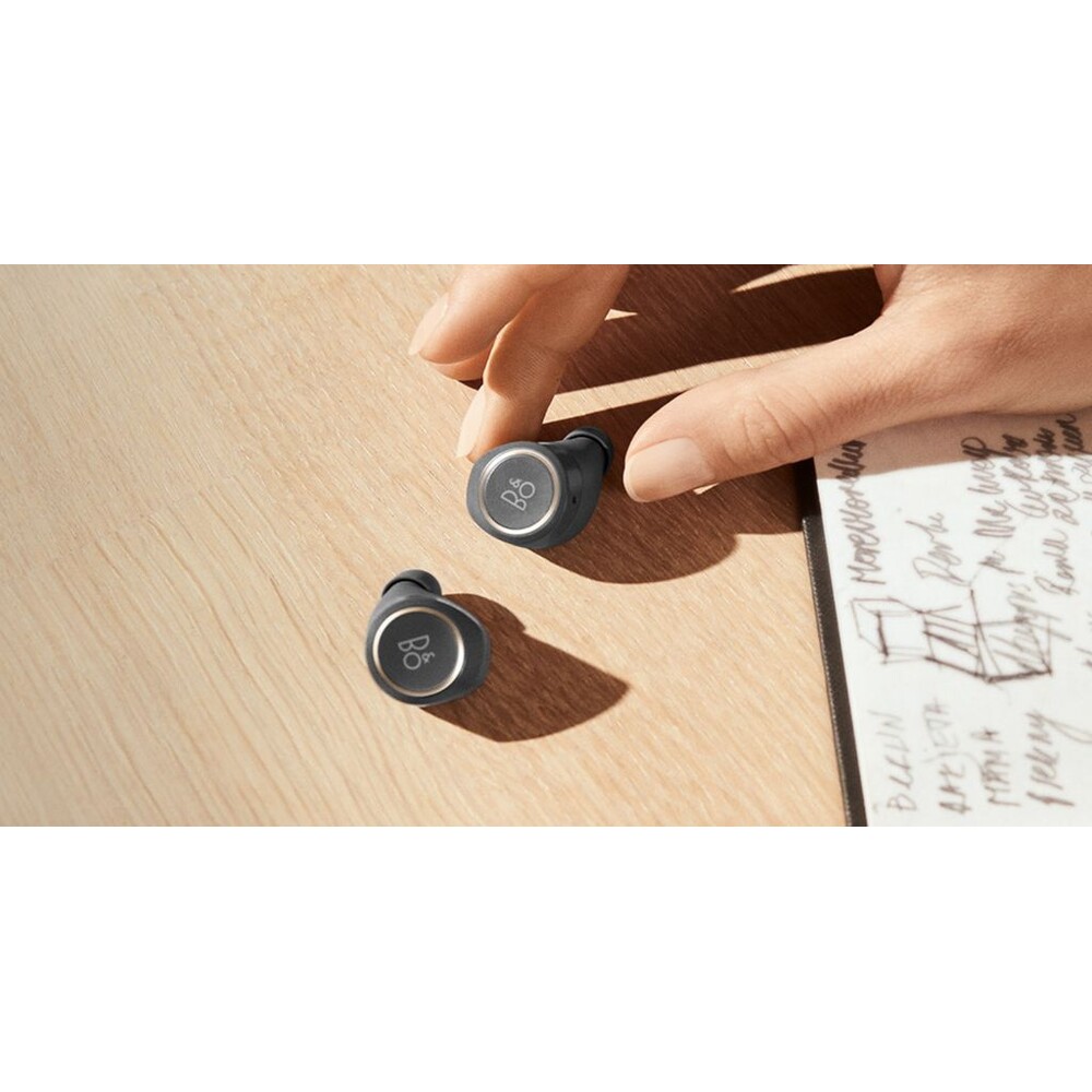 Bang-Olufsen-Beoplay-E8-cerna