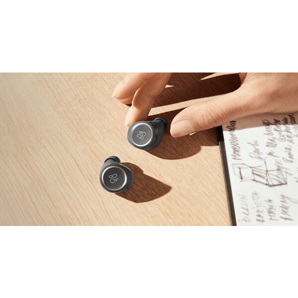 Bang-Olufsen-Beoplay-E8-cerna