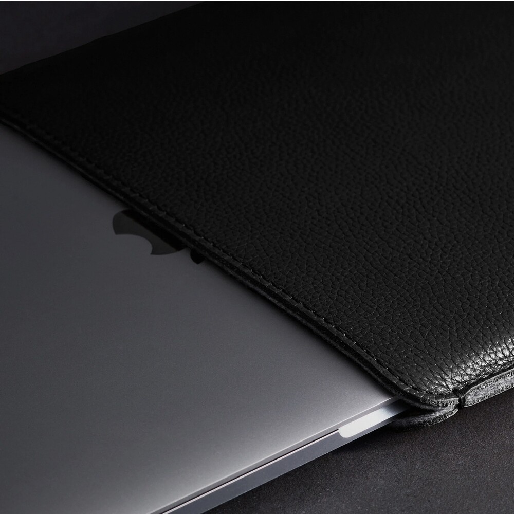 Woolnut-Leather-Sleeve-kozene-pouzdro-MacBook-Pro-13-MacBook-Air-13-cerne