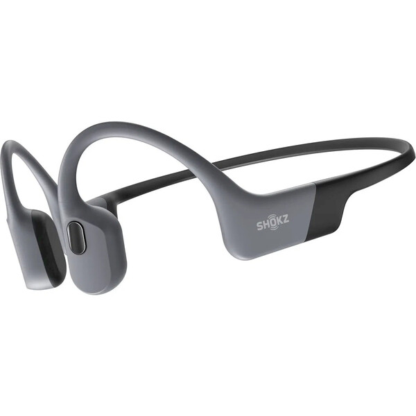 Shokz-OpenSwim-Pro-sluchatka-pred-usi-seda