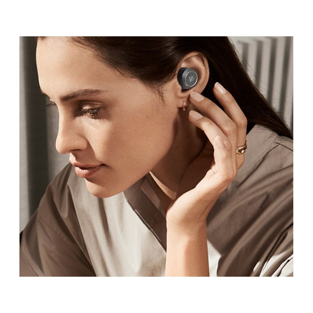 Bang-Olufsen-Beoplay-E8-cerna