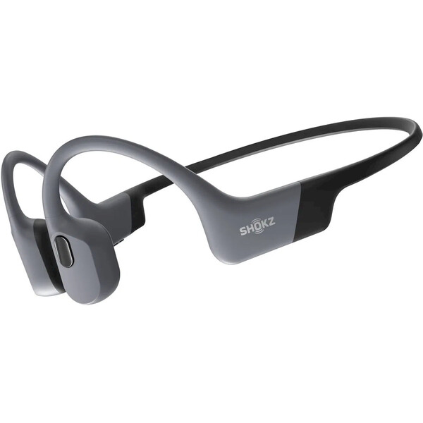 Shokz-OpenSwim-Pro-sluchatka-pred-usi-seda