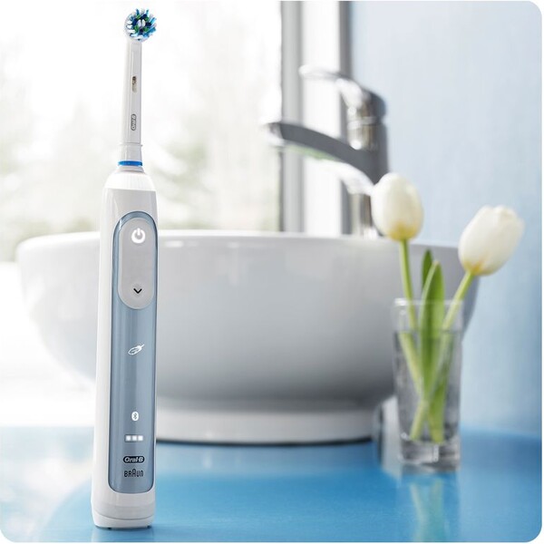 Oral-B-Smart-6-6000N-chytry-zubni-kartacek-hlavice-Cross-Action-modry