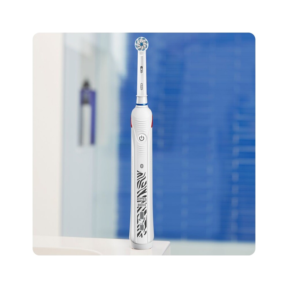 Oral-B-Teen-zubni-kartacek-pro-juniory-bily