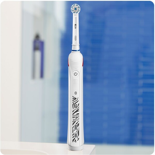 Oral-B-Teen-zubni-kartacek-pro-juniory-bily