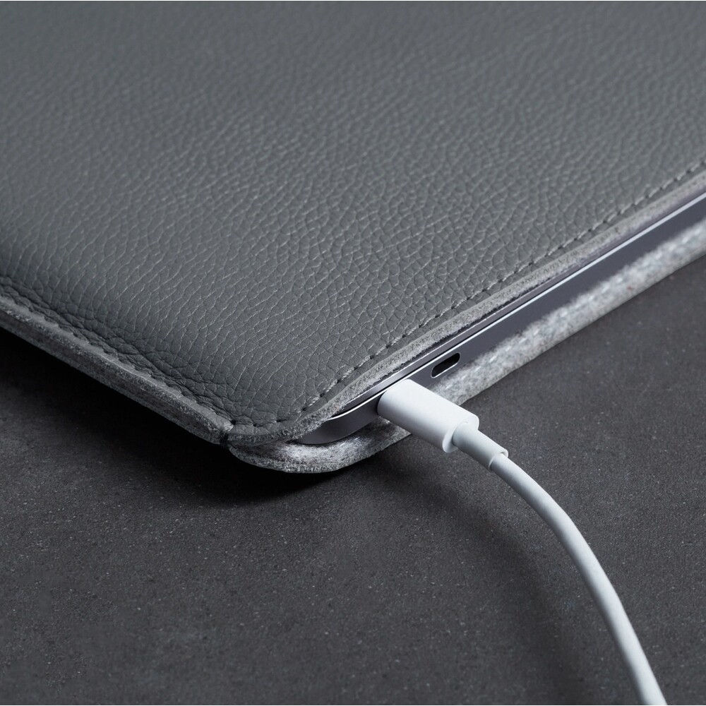 Woolnut-Leather-Sleeve-kozene-pouzdro-MacBook-Pro-13-MacBook-Air-13-sede