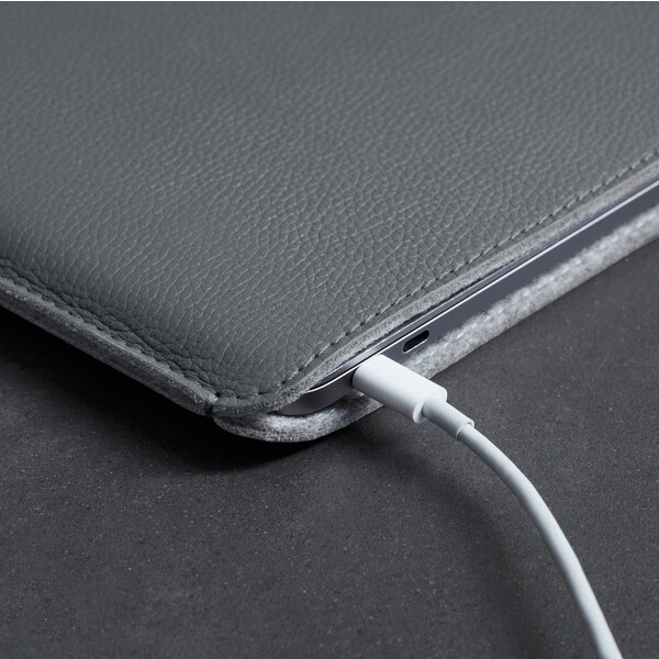 Woolnut-Leather-Sleeve-kozene-pouzdro-MacBook-Pro-13-MacBook-Air-13-sede
