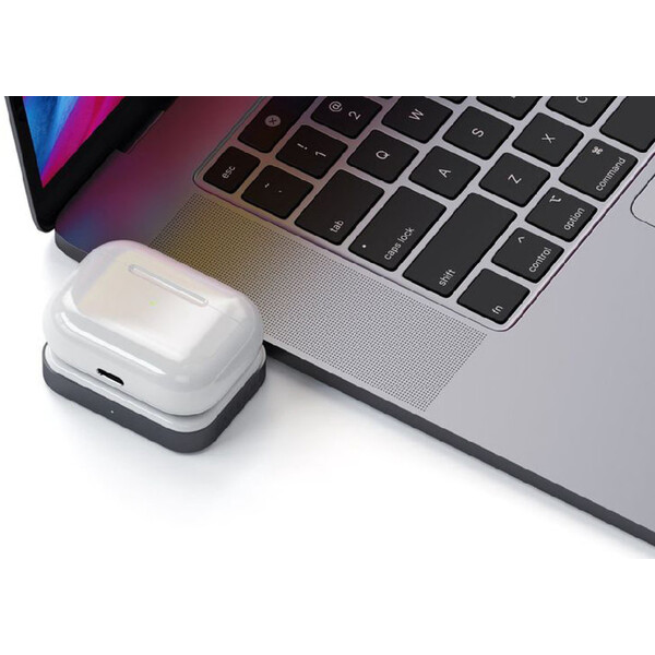Satechi-USB-C-Wireless-Charging-Dock-AirPods-5W-vesmirne-sedy