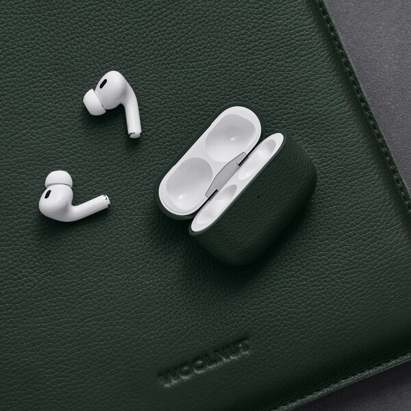 Woolnut-Leather-kozene-pouzdro-pro-AirPods-Pro-2-generace-tmave-zelene