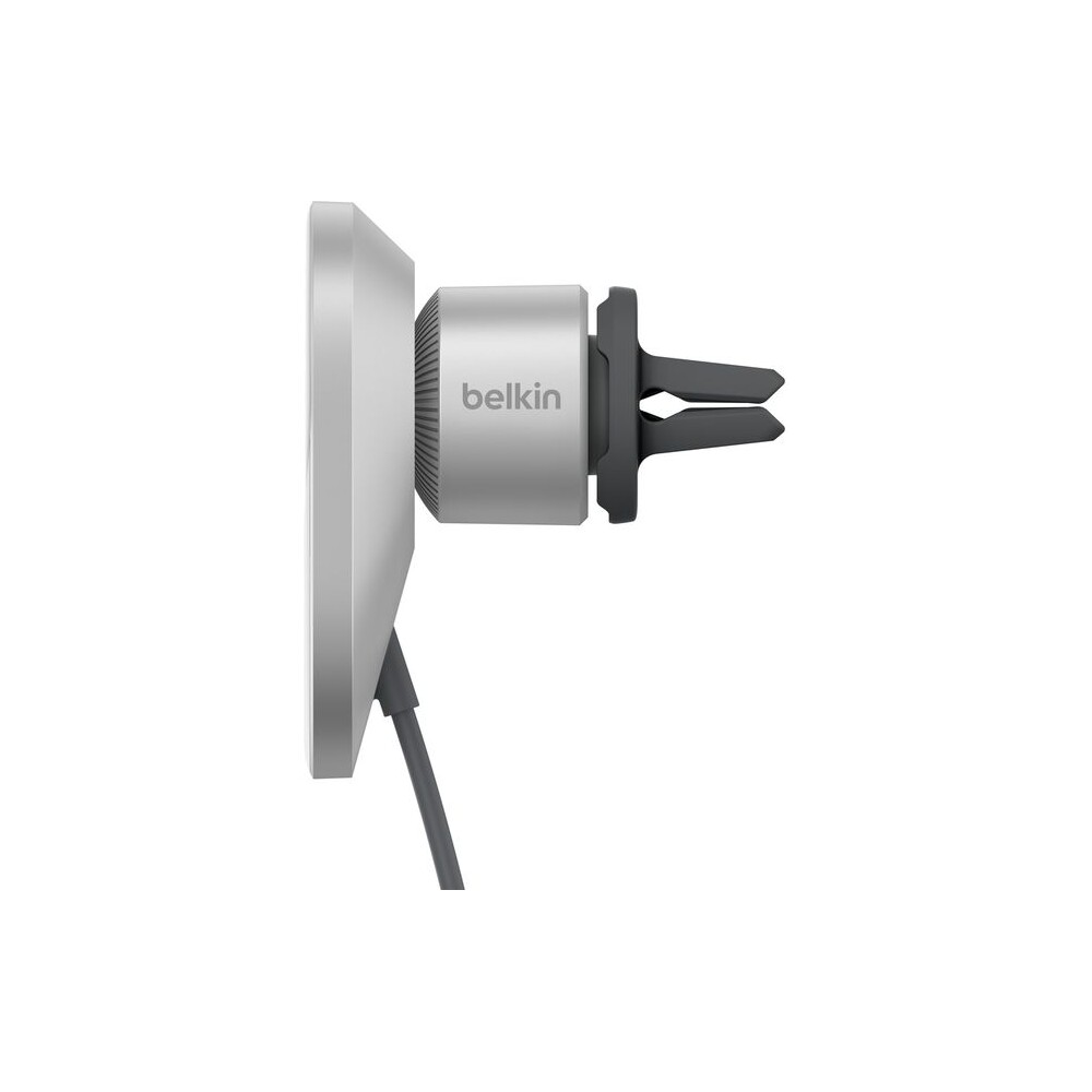 Belkin-BOOST-CHARGE-Qi2-MagSafe-drzak-do-auta-15W-sedy