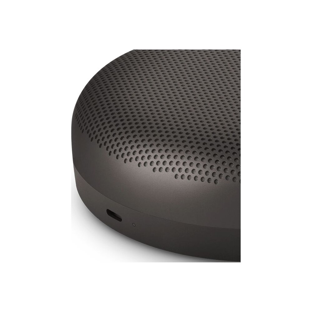 Bang-Olufsen-Beosound-A1-3rd-Gen-sedy