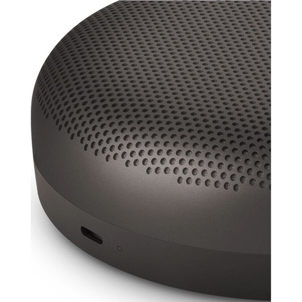 Bang-Olufsen-Beosound-A1-3rd-Gen-sedy