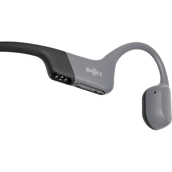 Shokz-OpenSwim-Pro-sluchatka-pred-usi-seda