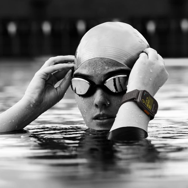 Apple Watch Ultra 2 (2024) 49mm Přírodní titan se žlutohnědým alpským tahem S - Chytré hodinky - Obrázek FTQ7000K01