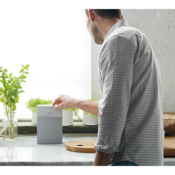 Bose-SoundTouch-10-bily