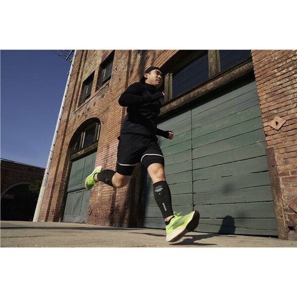 Therabody-RecoveryPulse-Calf-Sleeve-vibracni-navlek-na-lytko-S-