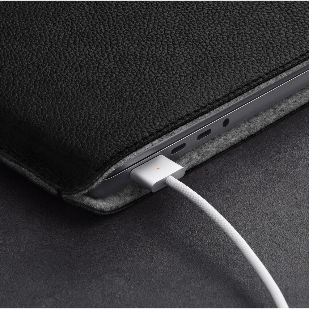Woolnut-kozene-Sleeve-pouzdro-pro-16-MacBook-Pro-cerne