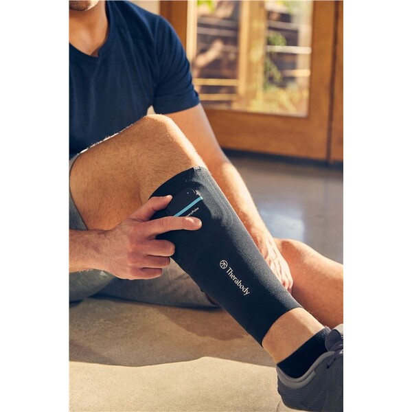 Therabody-RecoveryPulse-Calf-Sleeve-vibracni-navlek-na-lytko-L-