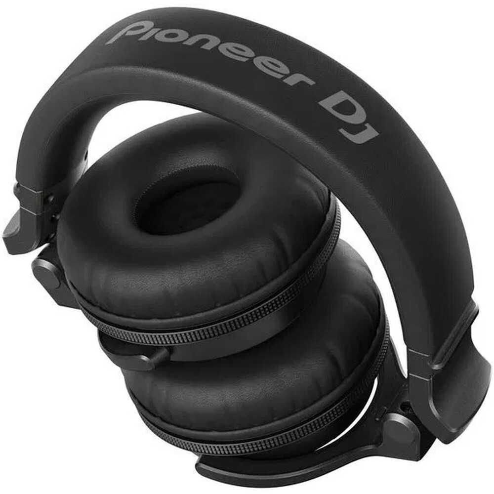 Pioneer-DJ-AlphaTheta-HDJ-CUE1BT-K-bezdratova-DJ-sluchatka-cerna