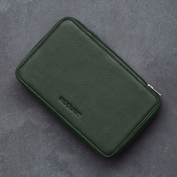 Woolnut-kozeny-Tech-Organizer-tmave-zeleny