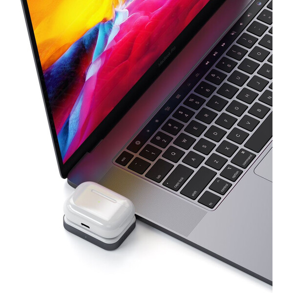 Satechi-USB-C-Wireless-Charging-Dock-AirPods-5W-vesmirne-sedy