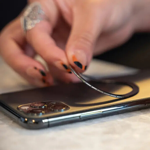 Mophie-Snap-bezdratova-nabijeci-podlozka-15W-cerna