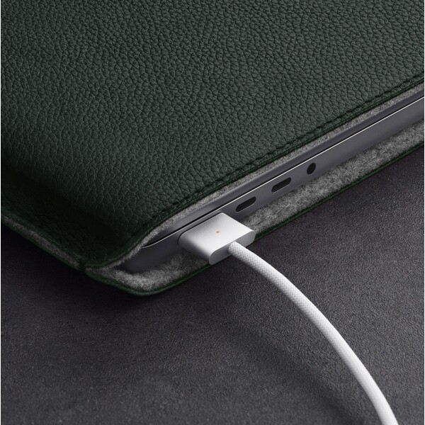 Woolnut-kozene-Sleeve-pouzdro-pro-16-MacBook-Pro-tmave-zelene