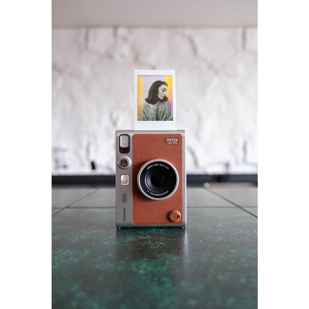 Fujifilm-Instax-mini-EVO-hnedy