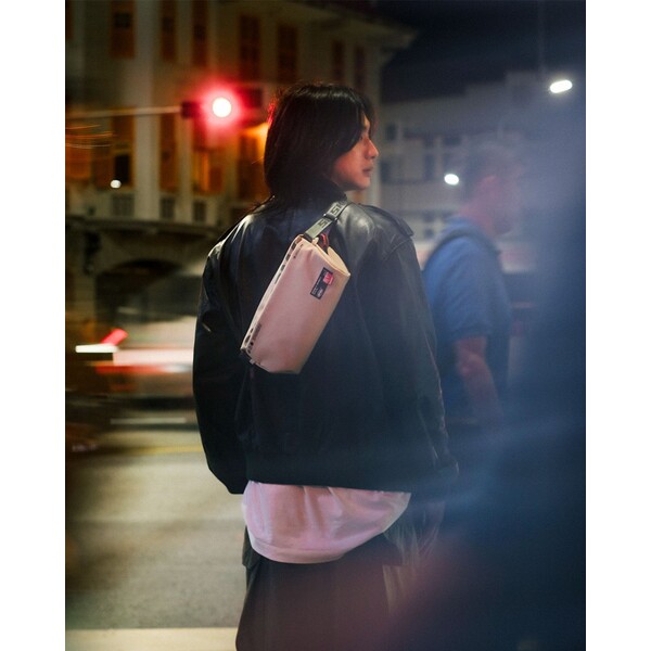 SKINARMA-Fardel-Crossbody-bezove