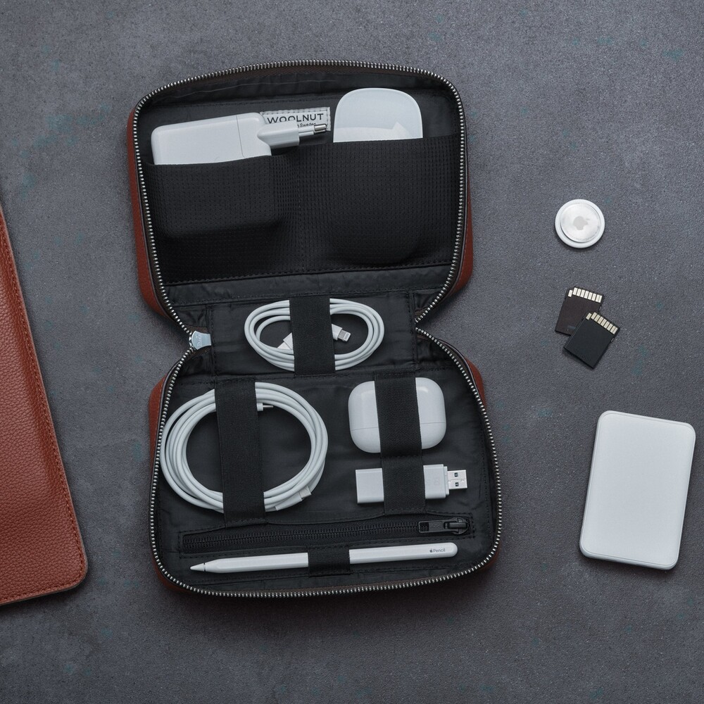 Woolnut-kozeny-Tech-Organizer-hnedy