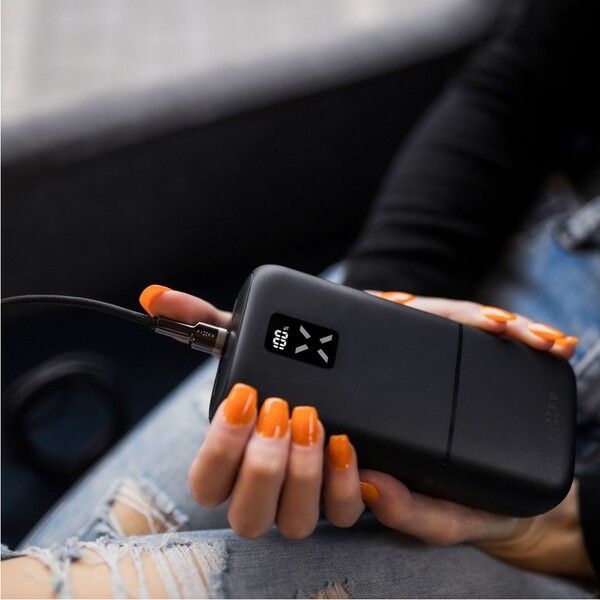 FIXED-Zen-30-powerbanka-s-LCD-a-PD-Power-Delivery-20W-30-000-mAh-cerna