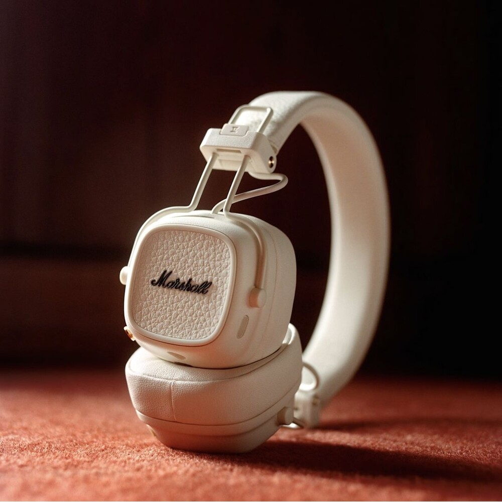 Marshall-Major-V-bezova