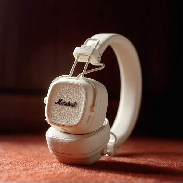 Marshall-Major-V-bezova