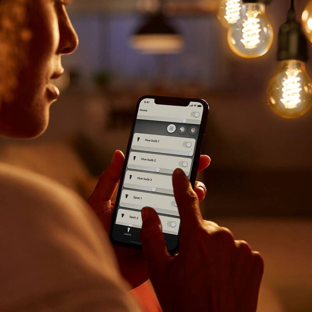 Philips-HUE-Filament-G93-Bluetooth-LED-zarovka-7W