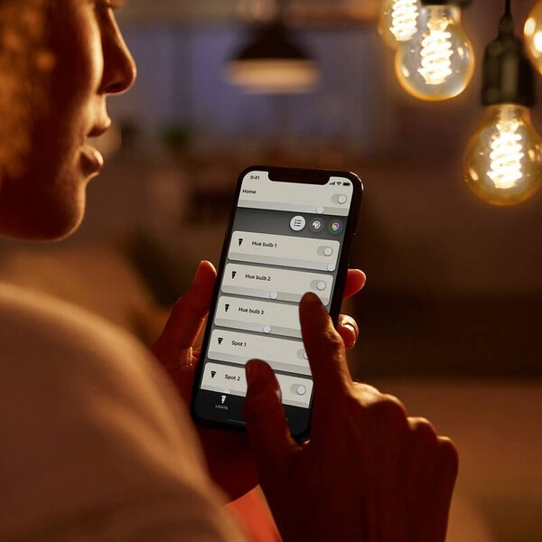 Philips-HUE-Filament-G93-Bluetooth-LED-zarovka-7W