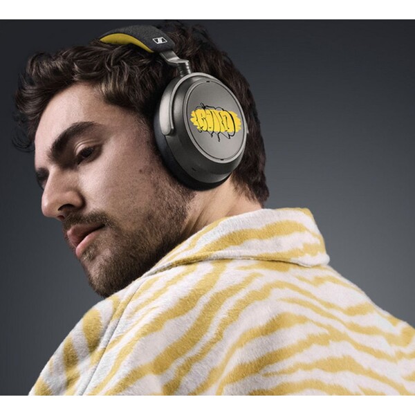 Sennheiser-Momentum-4-bezdratova-sluchatk-80th-Anniversary-Edition-seda-zluta
