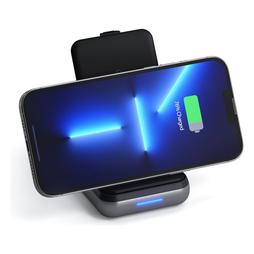 Satechi-Powerbanka-s-bezdratovou-nabijeckou-10-000-mAh-vesmirne-seda