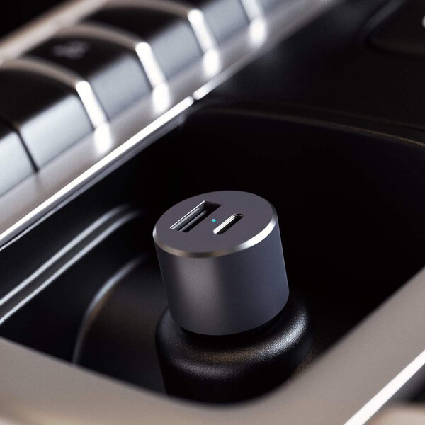 Satechi-72W-Type-C-PD-Car-Charger-nabijecka-do-auta-vesmirne-seda