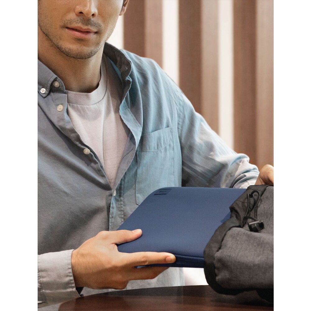 UNIQ-Cyprus-vodeodolne-pouzdro-pro-notebook-do-14-modre
