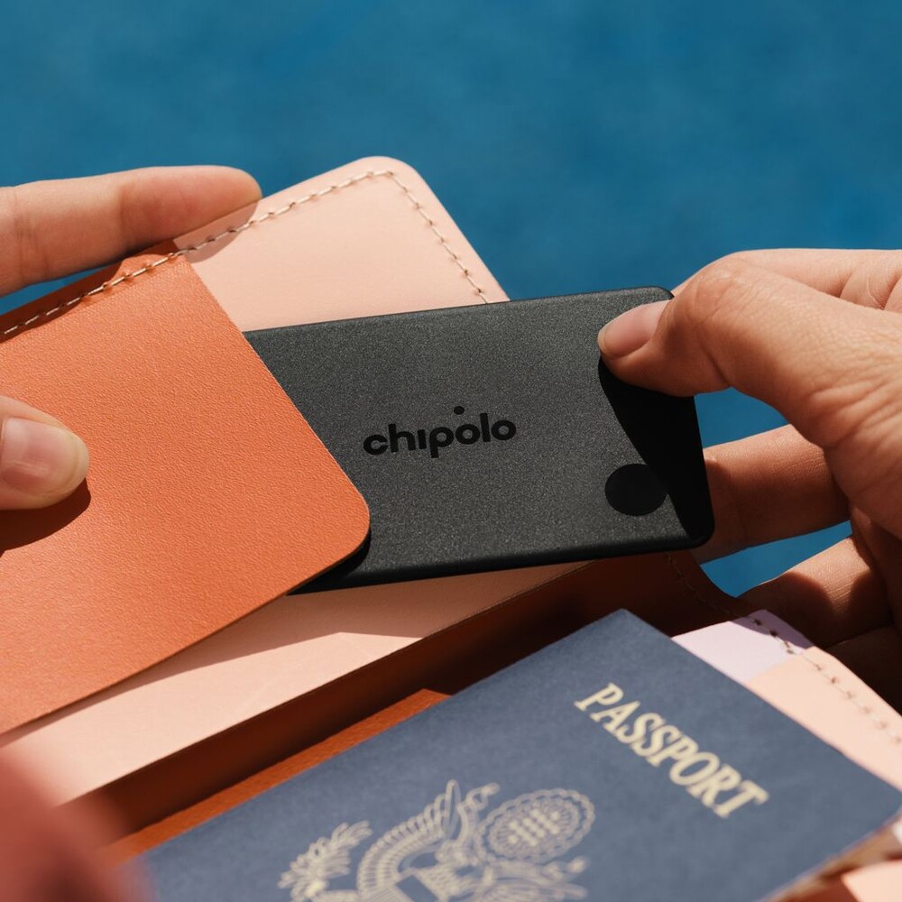 Chipolo-CARD-Bluetooth-lokator-cerny