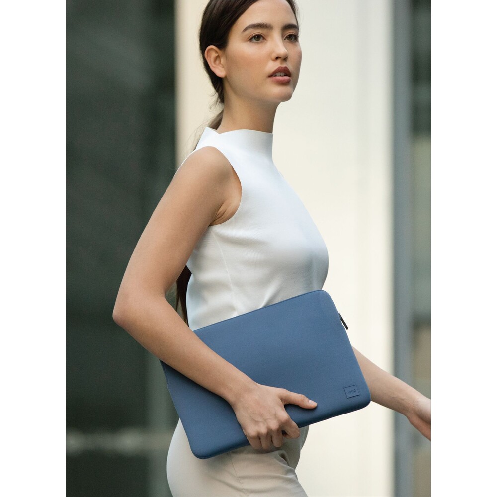 UNIQ-Cyprus-vodeodolne-pouzdro-pro-notebook-do-14-modre