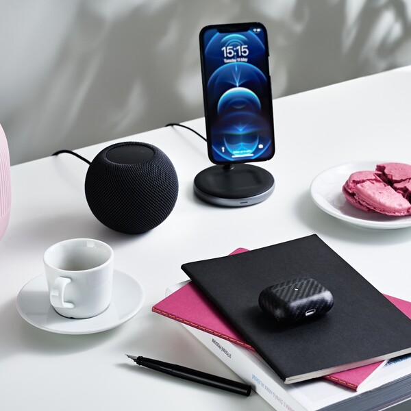 iWant-MagSafe-stojan-s-bezdratovym-nabijenim