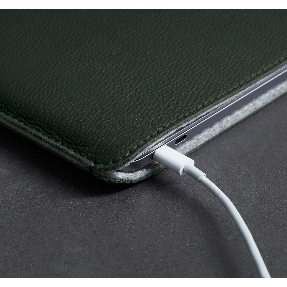 Woolnut-Leather-Sleeve-kozene-pouzdro-MacBook-Pro-13-MacBook-Air-13-tmave-zelene